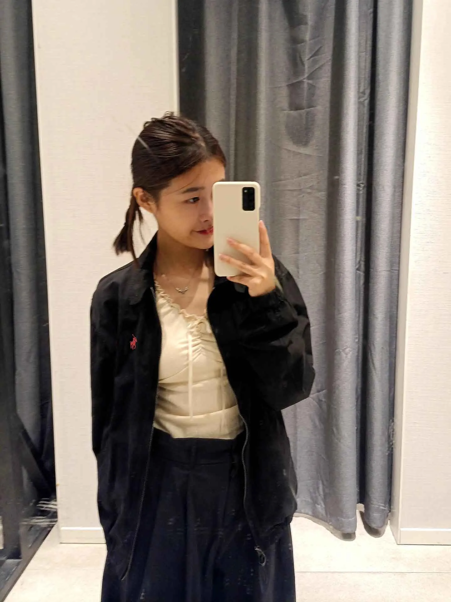 P306 💰Ralph Lauren/Ralph Lauren American vintage classic lapel old cadre retro jacket. Classic design. Timeless classic. The cotton fabric is thick and wide, showing a sense of vintage. The collar and cuffs are decorated with colorful plaid. It looks good on both men and women. Wear it as comfortable as you want. It focuses on relaxed retro YYDS. One piece for both men and women. An indispensable piece for autumn and winter. The most popular jacket at the moment. One hundred percent cotton twill is thick and thick, ⚠️correctly spaced red and green plaid lining, imported high-density embroidery. The Harrington jacket has a loose fit, is short and fat, and is super versatile. It is a clean fit and is suitable for both men and women. Color: Khaki Navy Black Size: M-XXL Size Length Bust Sleeve Length Shoulder Width M 67 110 61 L 68 114 62 XL 70 118 63 2XL 72 122 64
